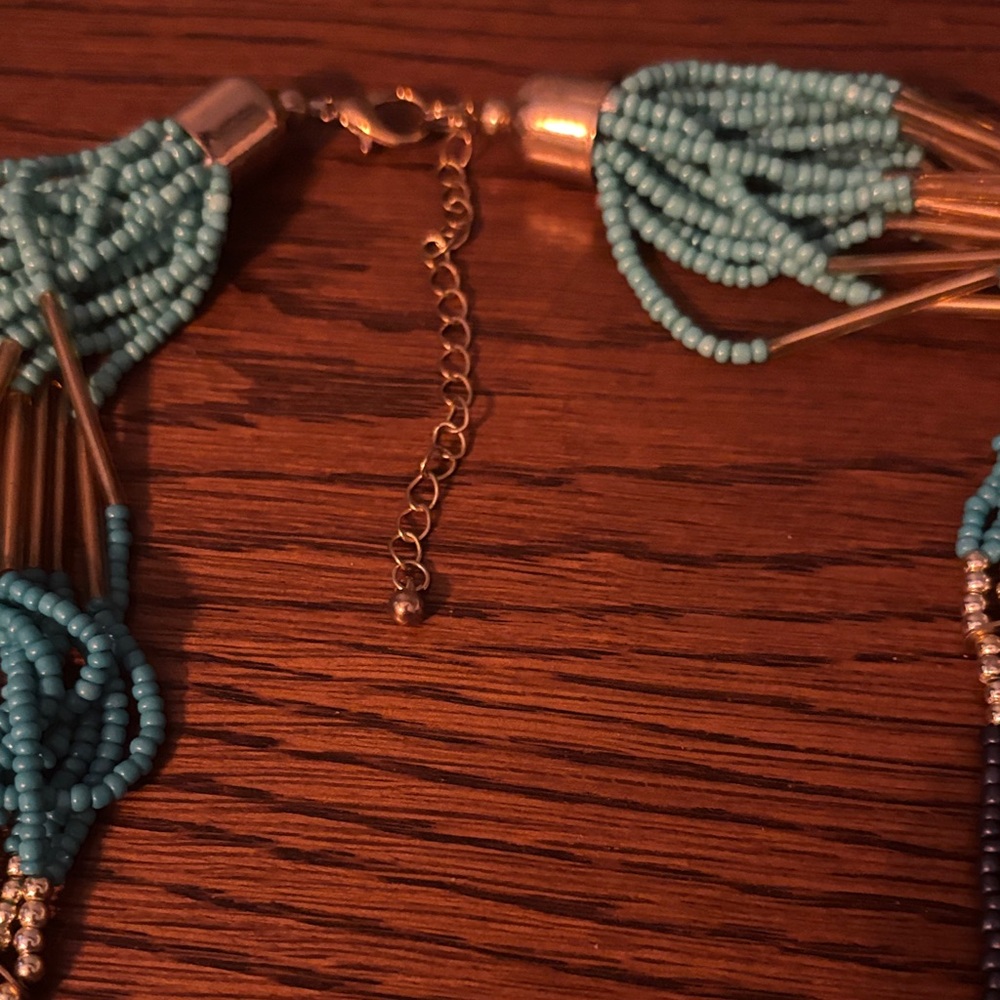Elegant Multicolor Beaded Necklace - Picture 3 of 4
